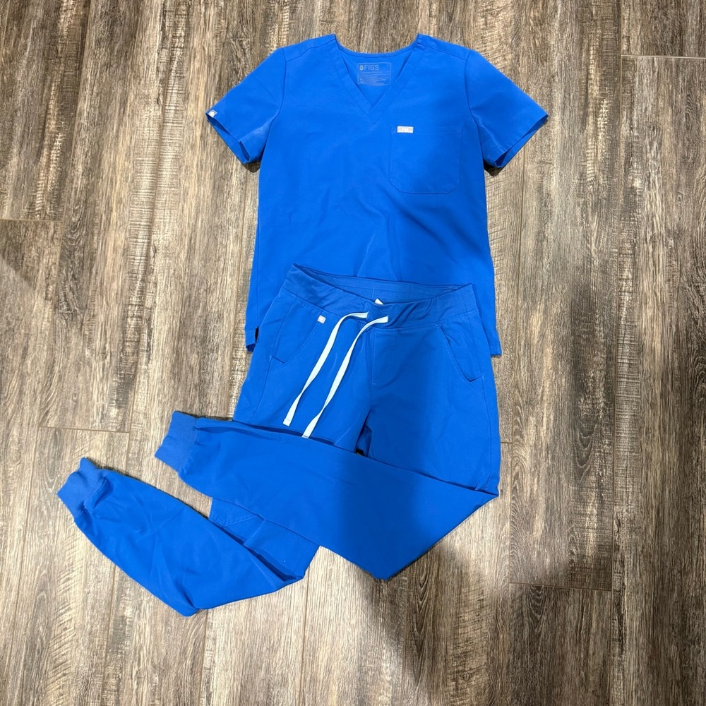 Figs Women's Scrub Top & Jogger Pants in Royal Blue